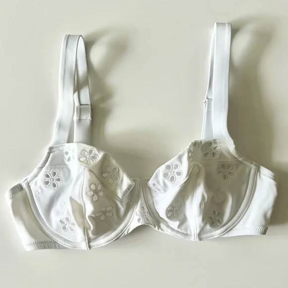 Victoria’s Secret Swim Wicked Essentials White Floral Eyelet Swim Bikini Top 34D - Picture 2 of 5